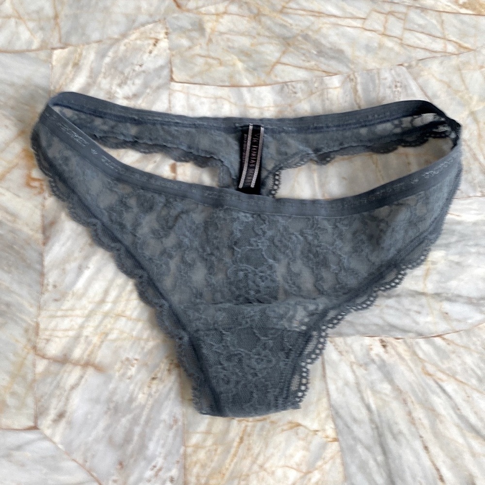 Victoria’s Secret Lingrie Vintage Gorgeous Panties Thong Cheeky Lace Satin Rare